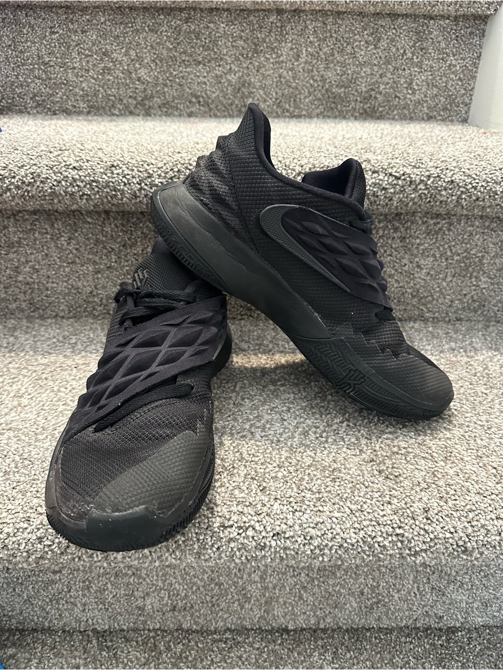 Kyrie Low Triple Black Mens 9